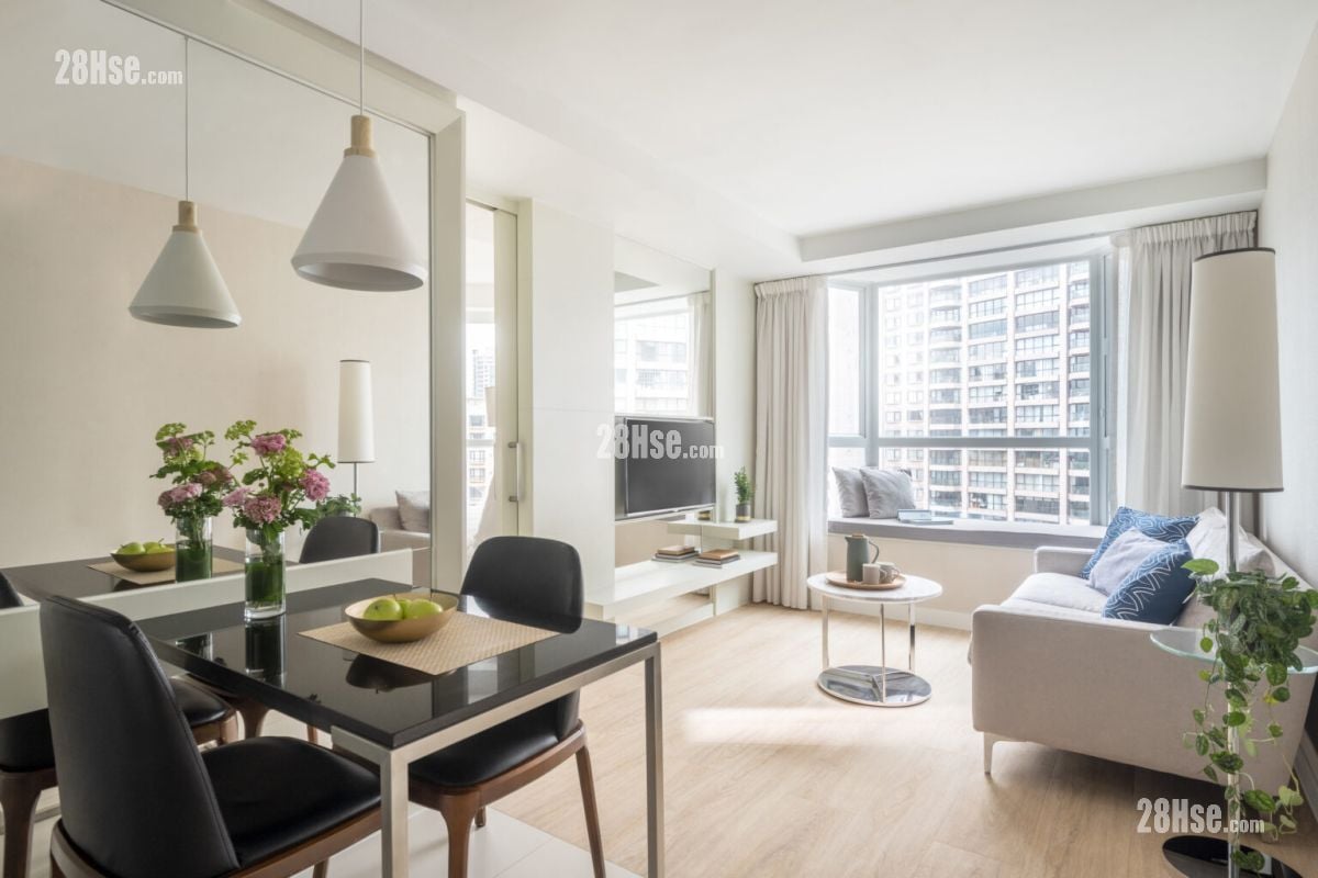 Two MacDonnell Road Room: Standard Suite